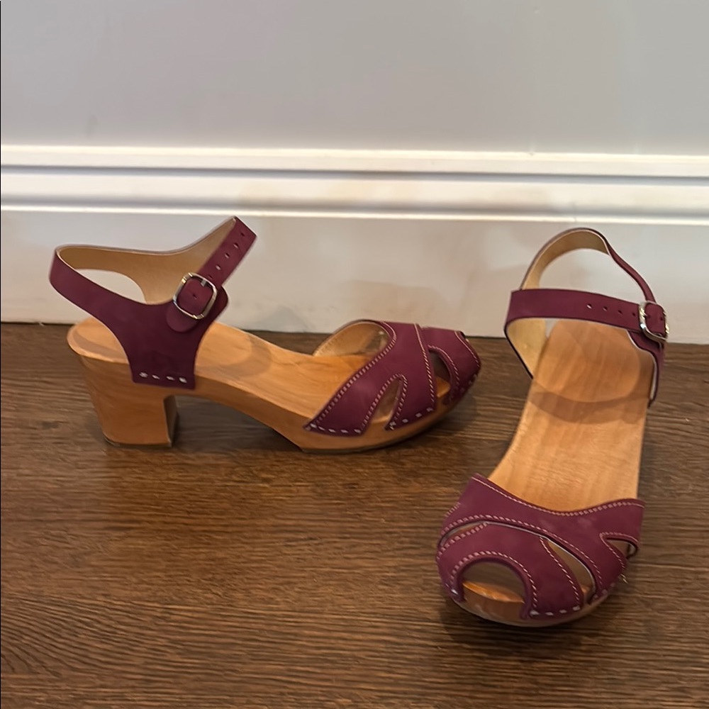 Women's Purple Sandals